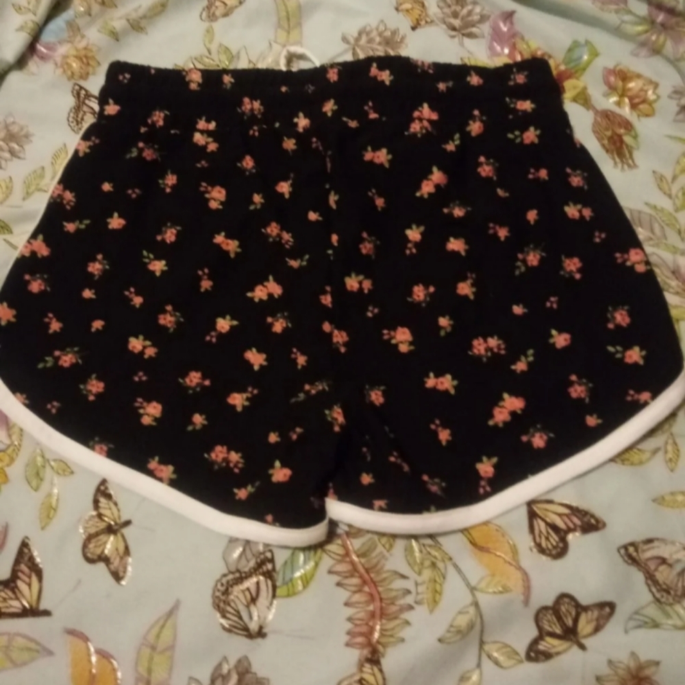 NWT Flower Pattern Shorts - Picture 3 of 3